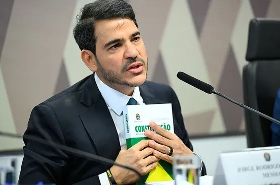 Com 42 votos contrários, Senado recusa indicação de Jorge Messias ao STF