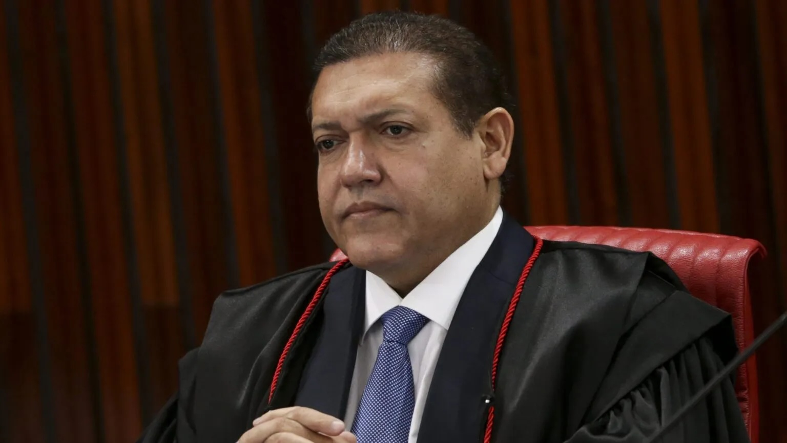 Nunes Marques pode restringir grupos grandes de WhatsApp às vésperas da eleição, aponta Demori