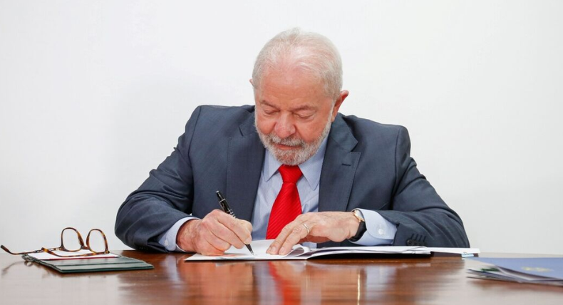 Revisão da progressão dos professores dos Ex-Territórios é sancionada por Lula