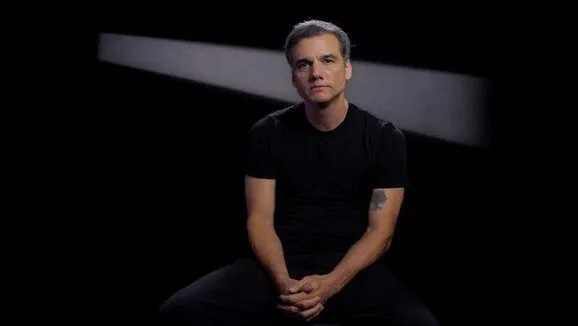 Wagner Moura apresenta episódio de Revelando sobre interesses dos EUA no Brasil e terras raras